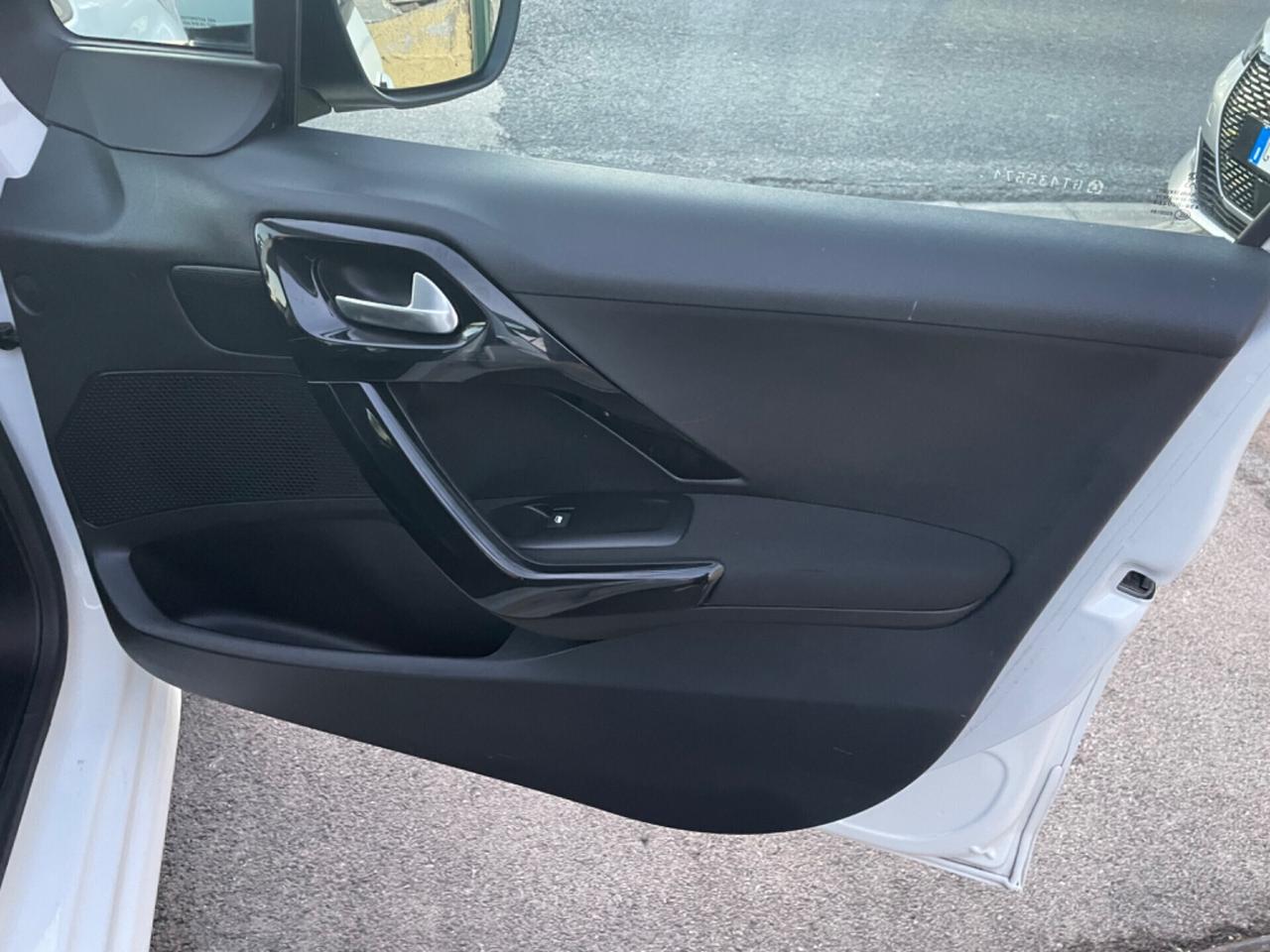 PEUGEOT 208 1.2 BENZINA 82 (CV) 2016