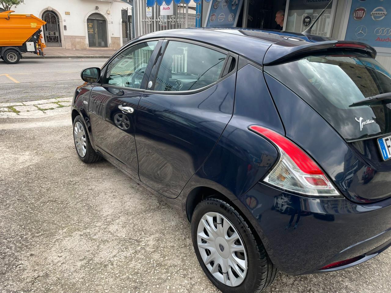 Lancia Ypsilon 1.2 69 CV 5 porte GPL Ecochic Silver