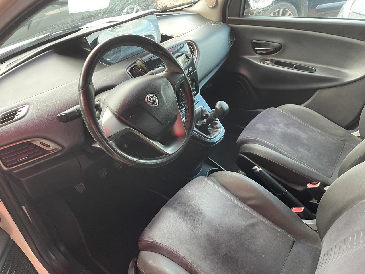 Lancia Ypsilon 1.2 69 CV 5 porte S&S Gold