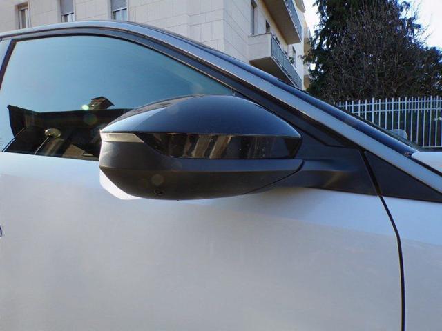 PEUGEOT 3008 Hybrid 145 e-DCS6 GT