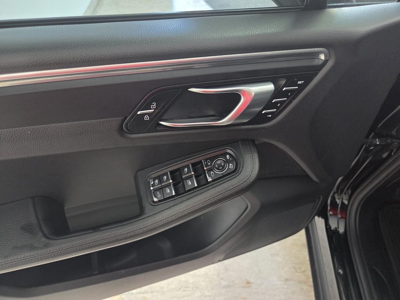 PORSCHE MACAN 2.0 245CV AUTOM TETTO NAV XENON-2019