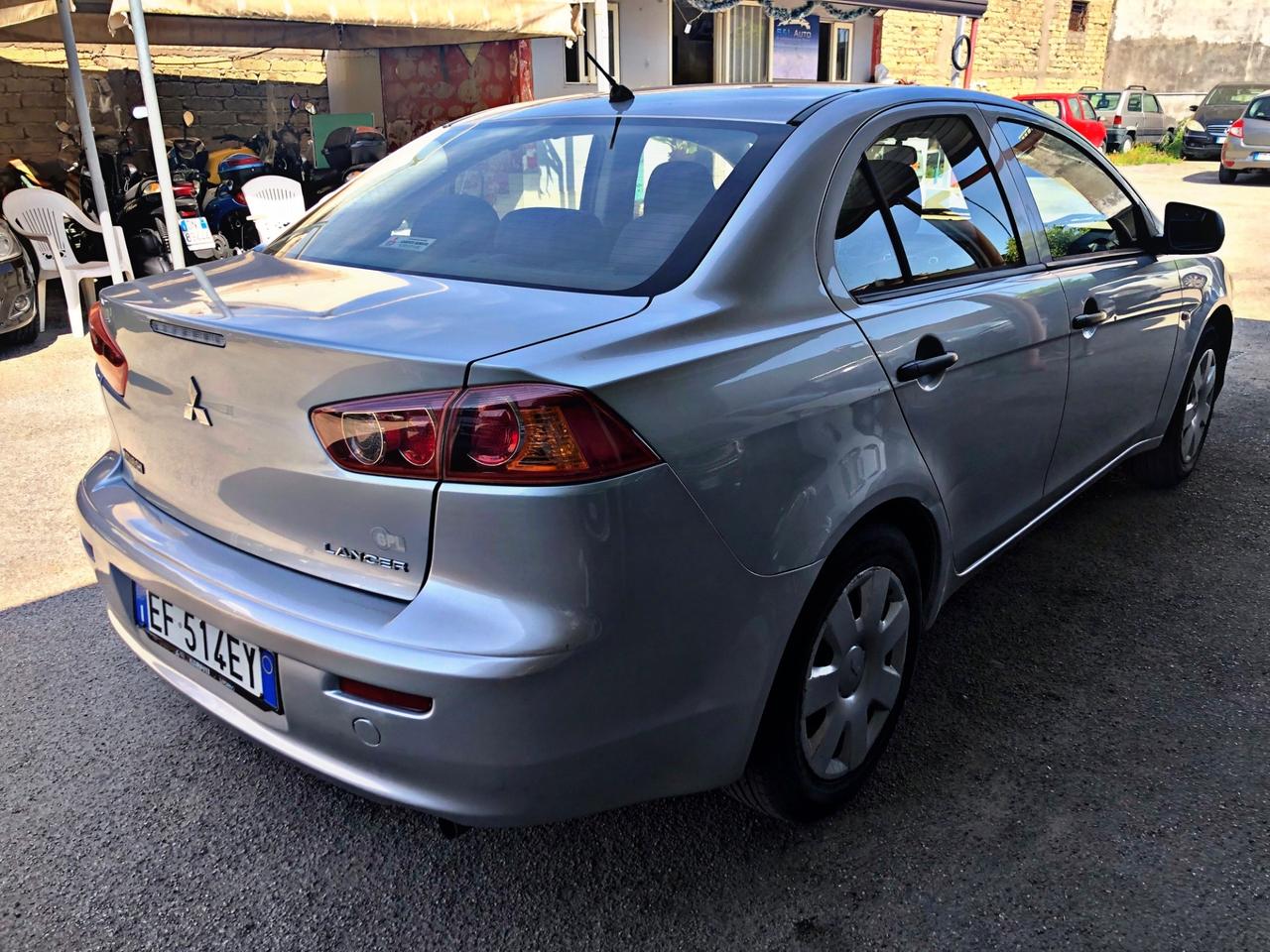 Mitsubishi Lancer 1.5 5p Gpl 2011
