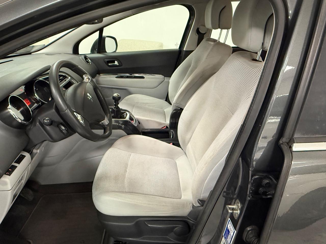 Peugeot 5008 1.6 HDi 115CV Allure