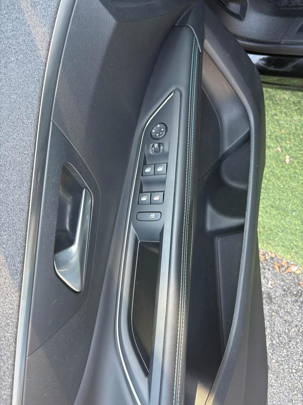 Peugeot 3008 BlueHDi 130 S&S EAT8 Allure