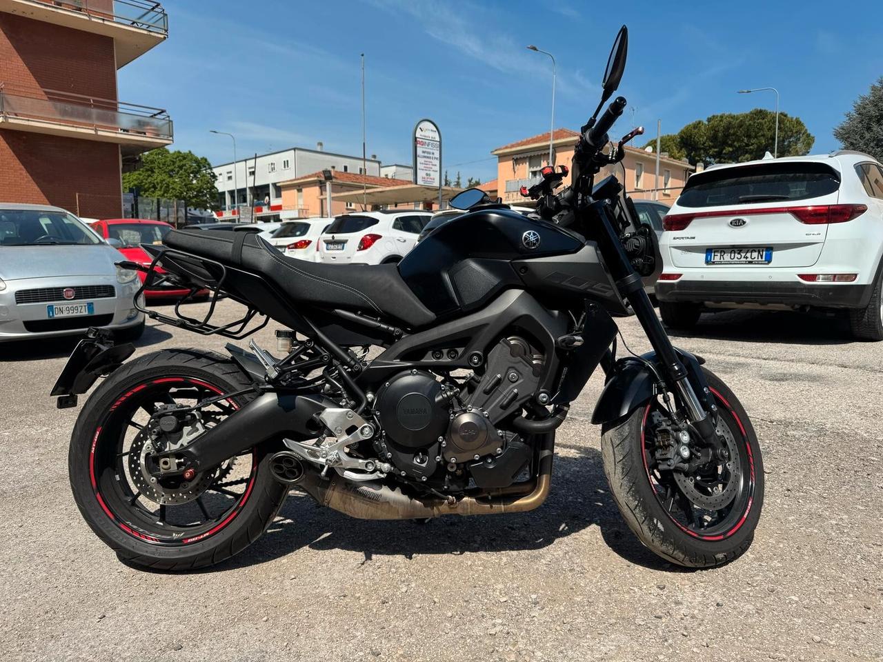 YAMAHA MT- 09