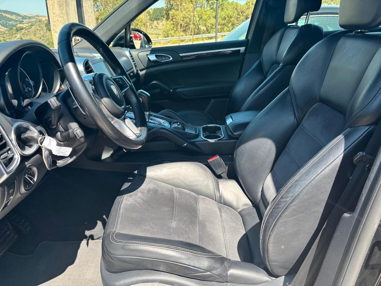 Porsche Cayenne 3.0 Diesel Platinum Edition - 2018