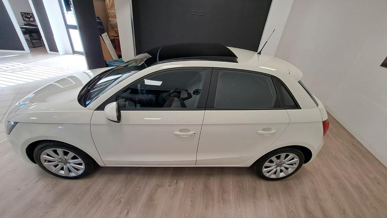 Audi A1 1.6 TDI 90CV con TETTO