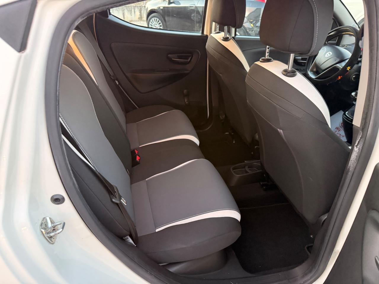 Lancia Ypsilon 0.9 TwinAir 85 CV 5 porte Metano Ecochic Elle