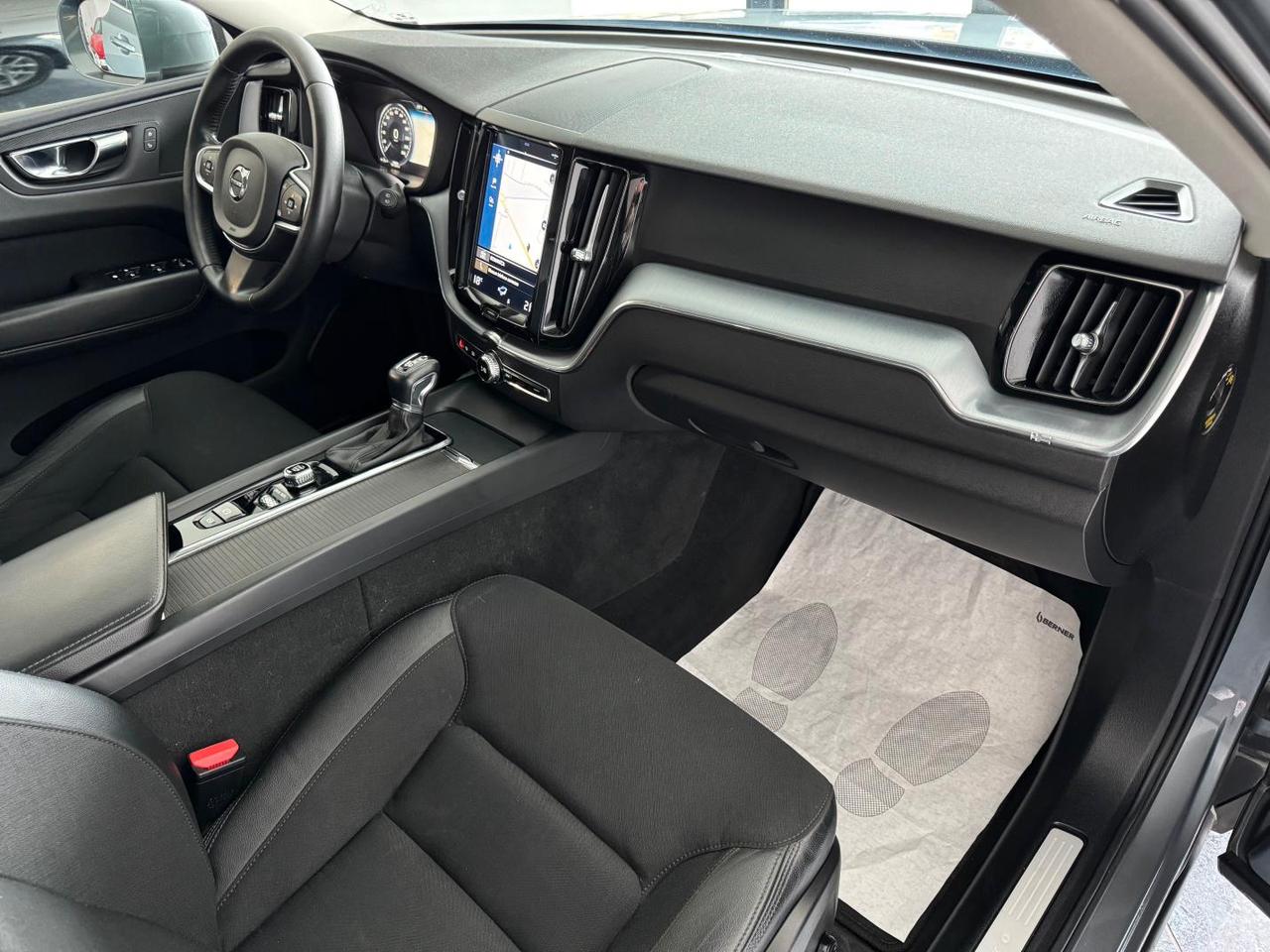 Volvo XC60 2.0 d4 190cv Awd Momentum Cockpit Full