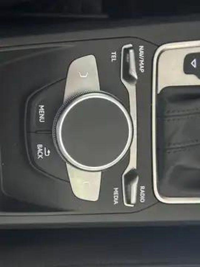 AUDI Q2 30 TDI S tronic Business