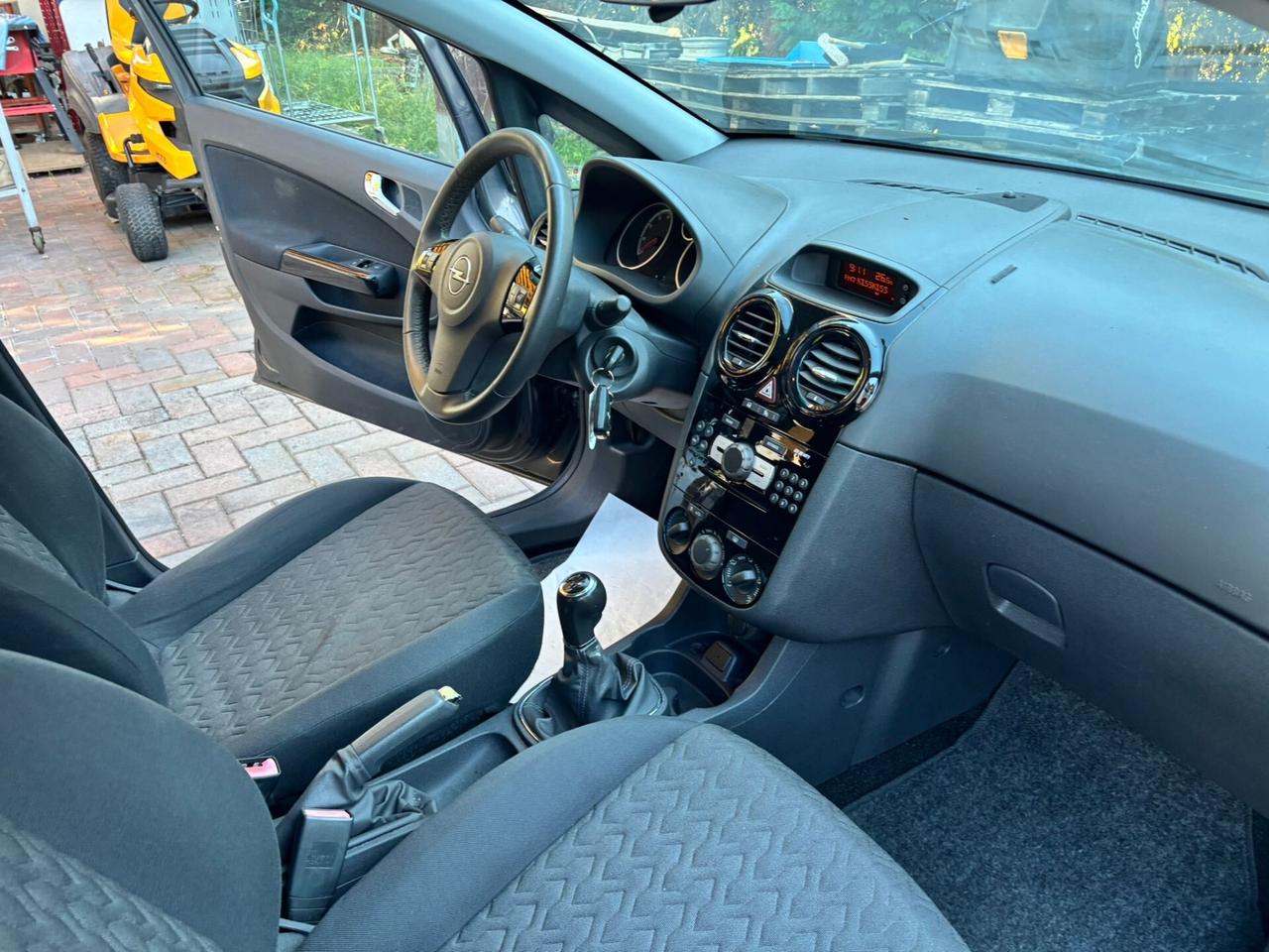 OPEL CORSA 1.2 5 PORTE BELLISSIMA SOLO 84.000 KM OK PER NEOPATENTATI PERMUTABILE