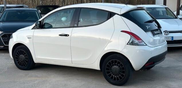Lancia Ypsilon 1.2 69 CV 5 porte S&S Gold