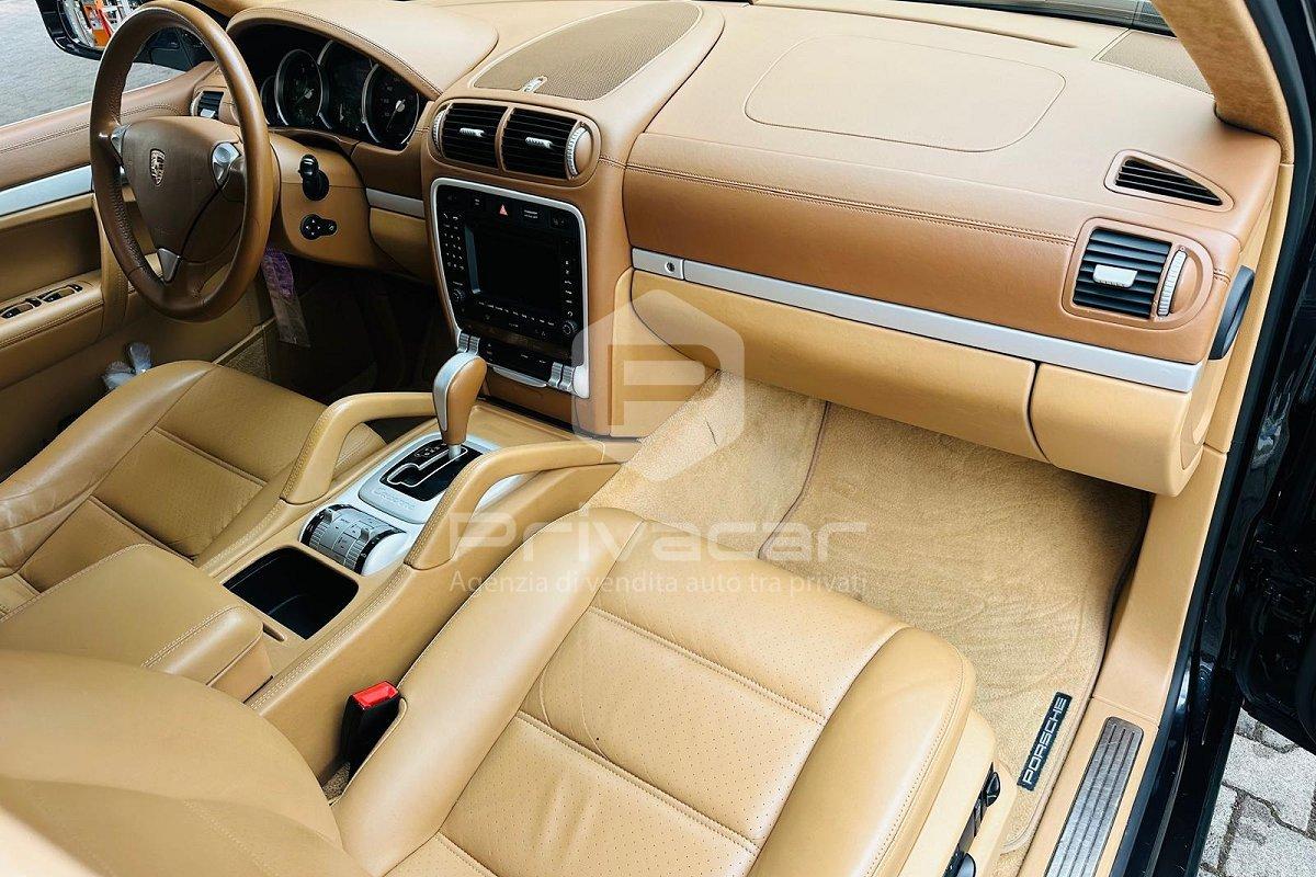 PORSCHE Cayenne 4.8 Turbo