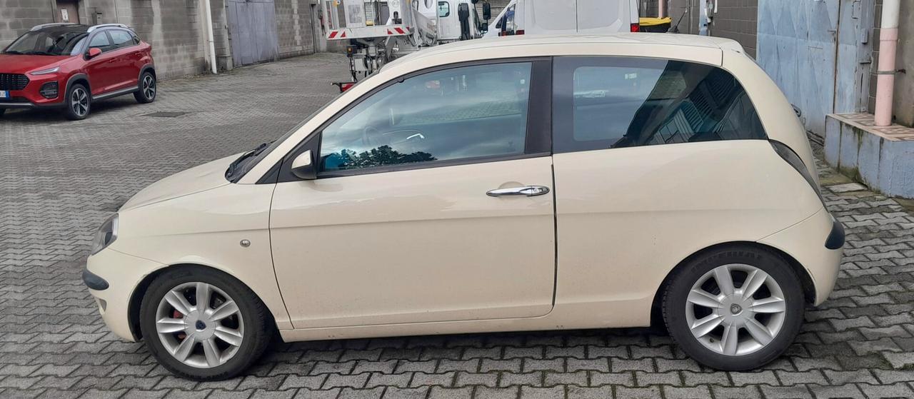 Lancia Ypsilon 1.2 Argento NeopatentatiOK