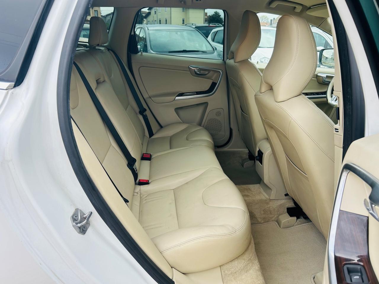 Volvo XC 60 XC60 D4 Geartronic R-design Momentum