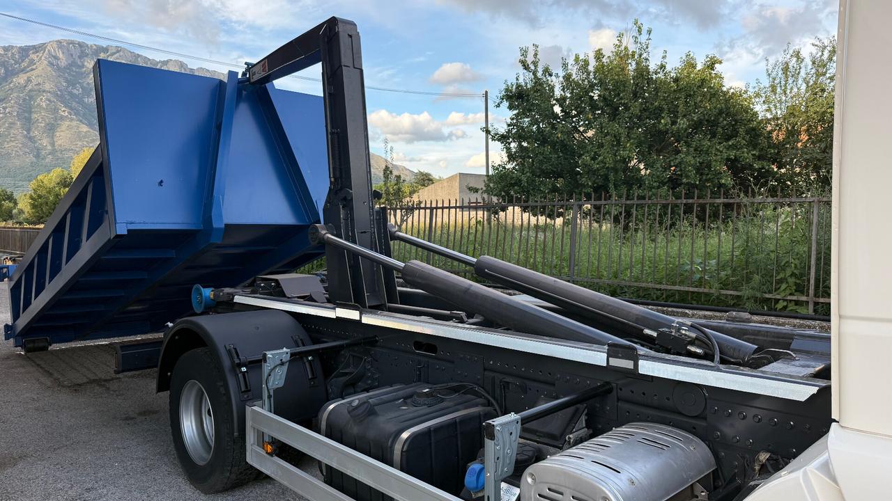 Iveco EUROCARGO SCARRABILE NUOVO MARCA TAM