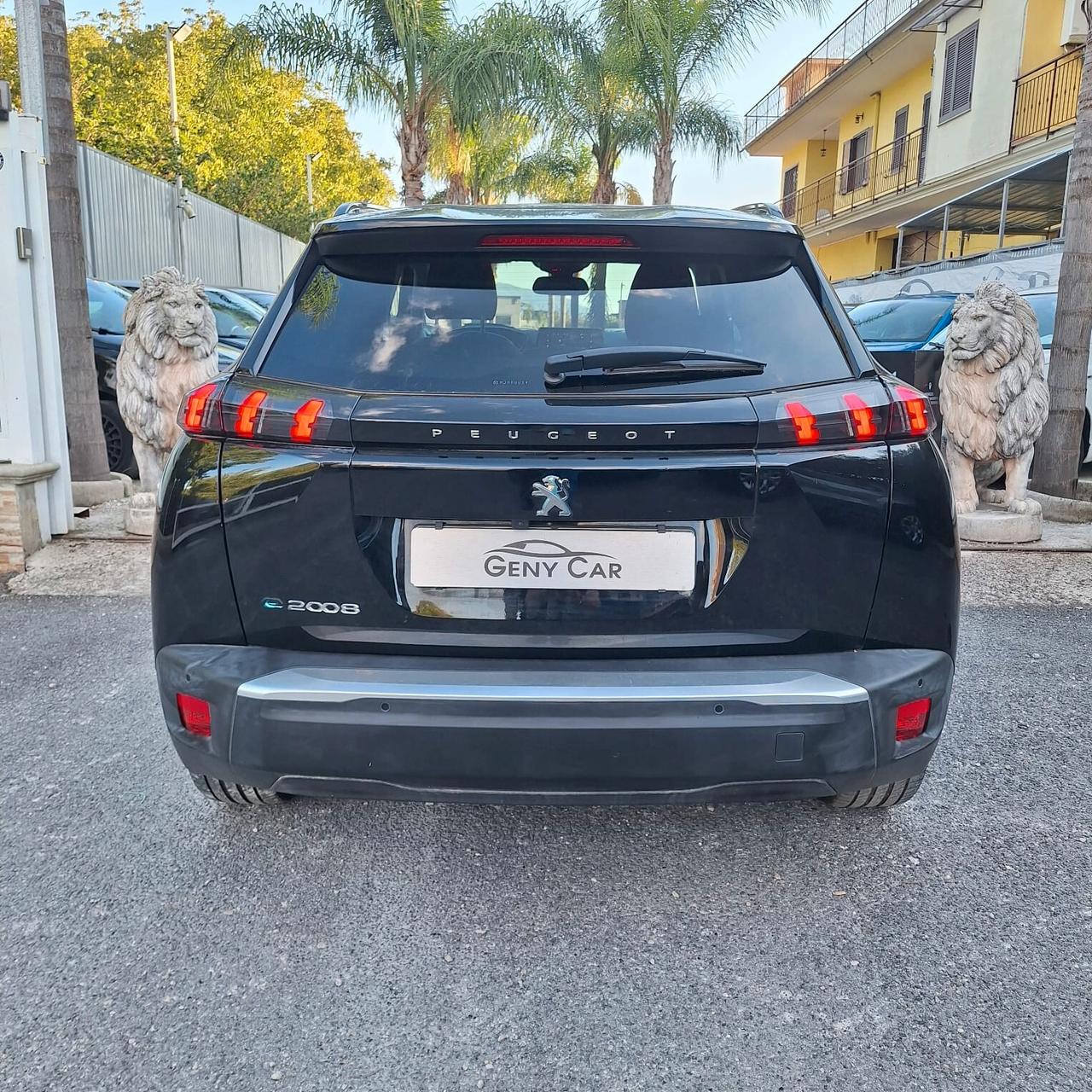 Peugeot 2008 motore elettrico 136 CV Allure Pack