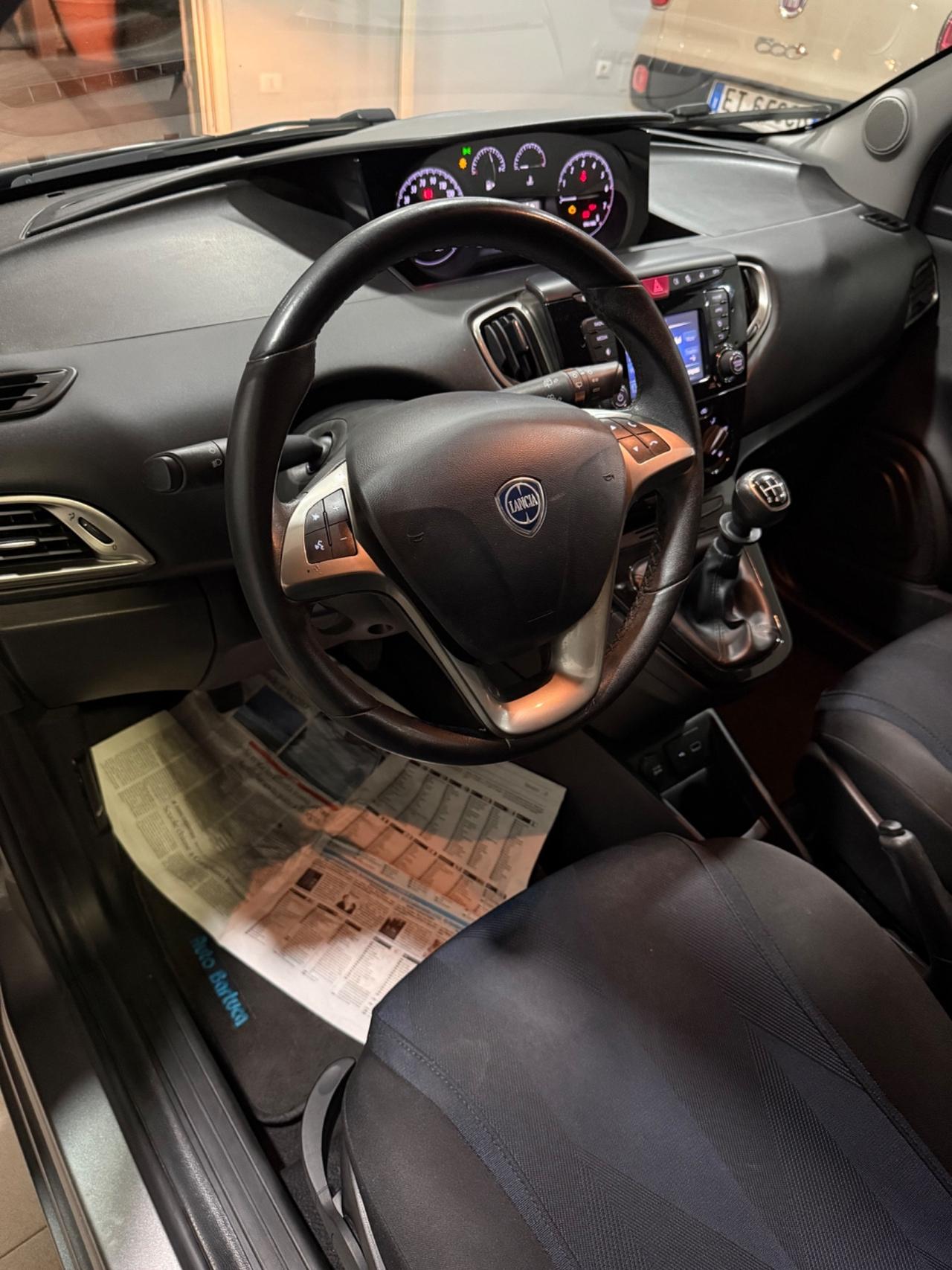 Lancia Ypsilon 1.2 69 CV 5 porte S&S Gold