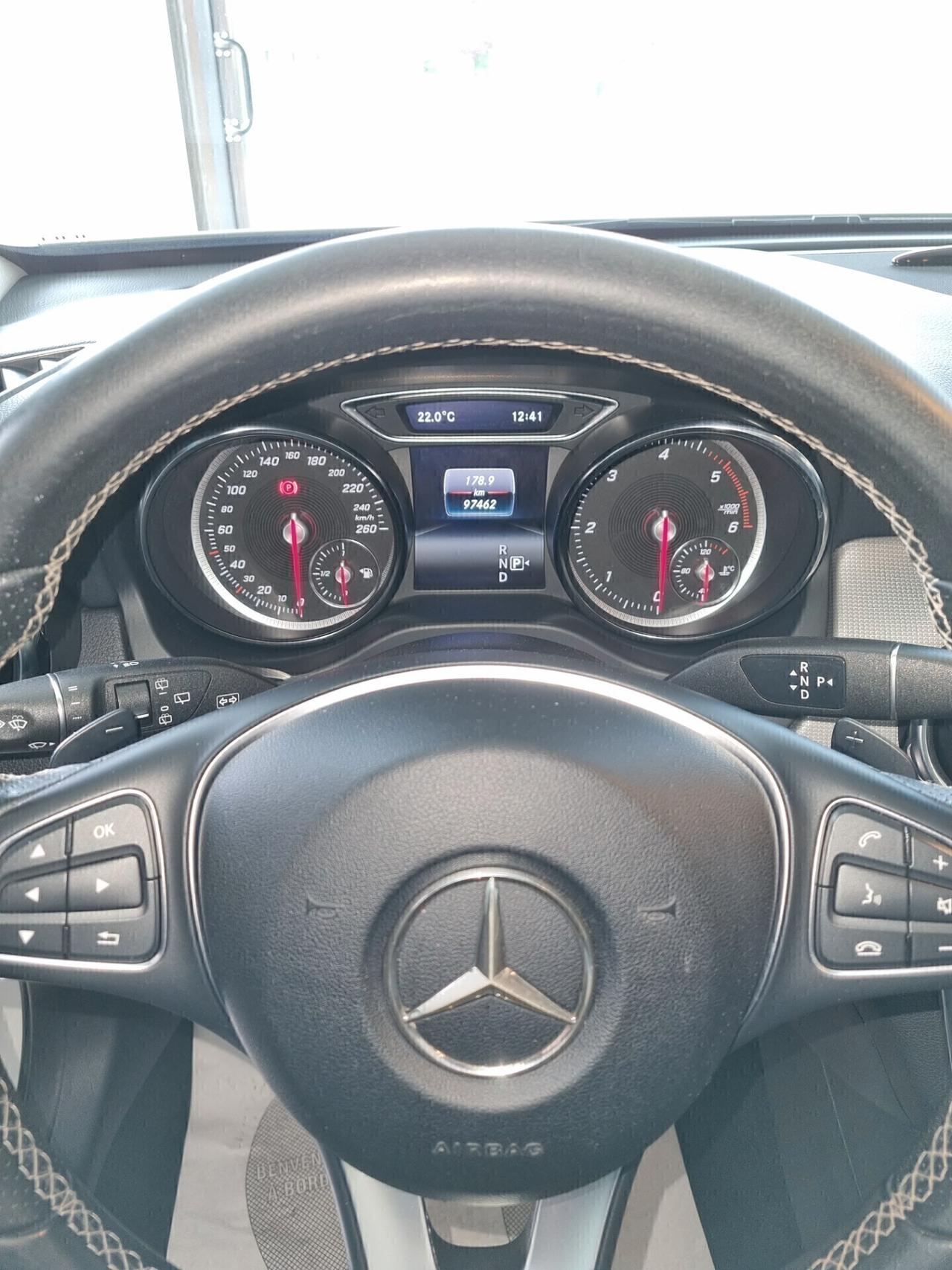 Mercedes-benz GLA 180 d Sport auto black edition IVA esposta