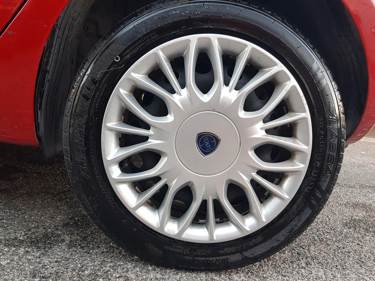 Lancia Ypsilon 1.2 69 CV 5 porte Silver GPL