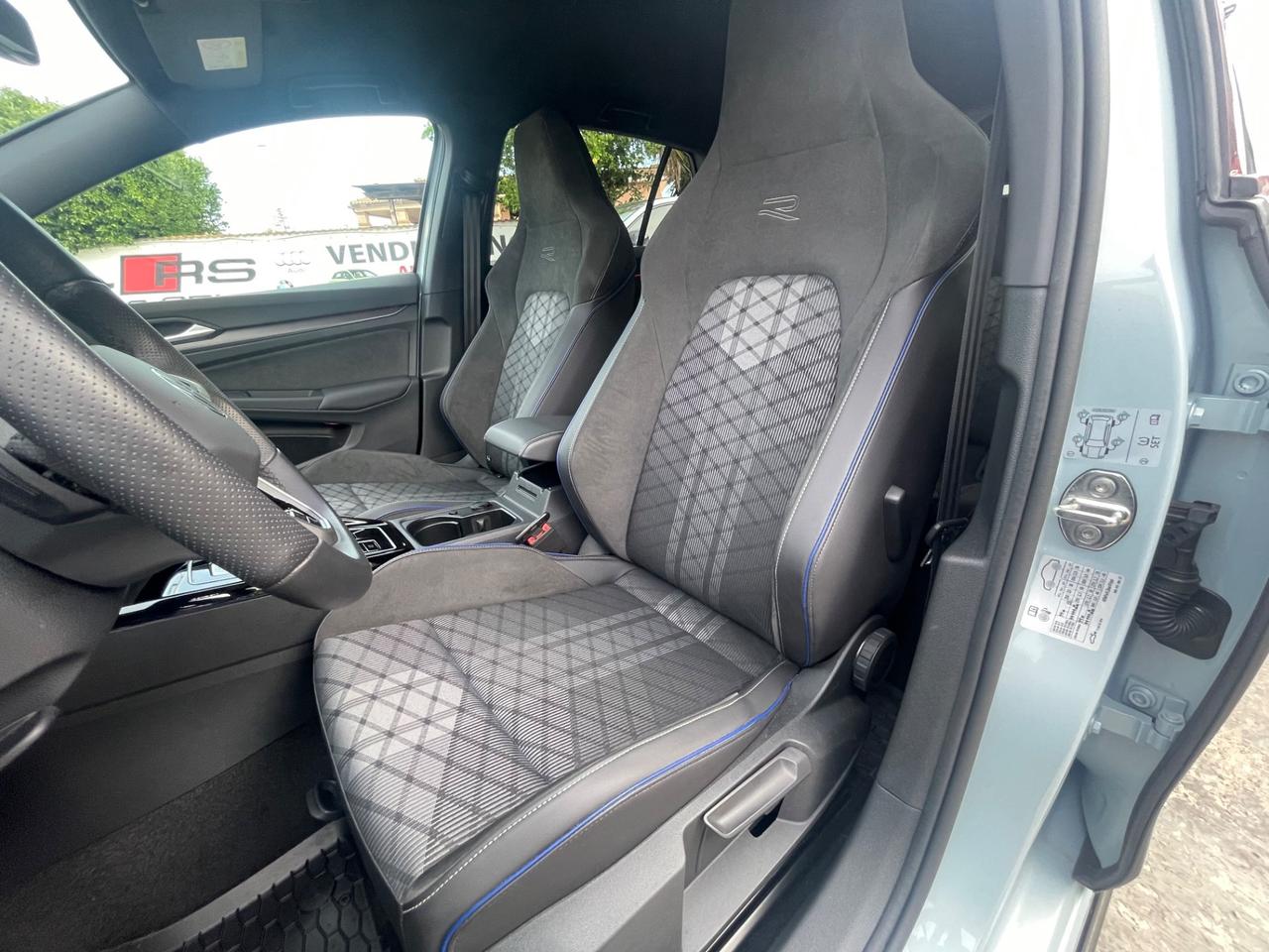 Volkswagen Golf 8.5 R-Line DSG 2.0 TDI 150cv
