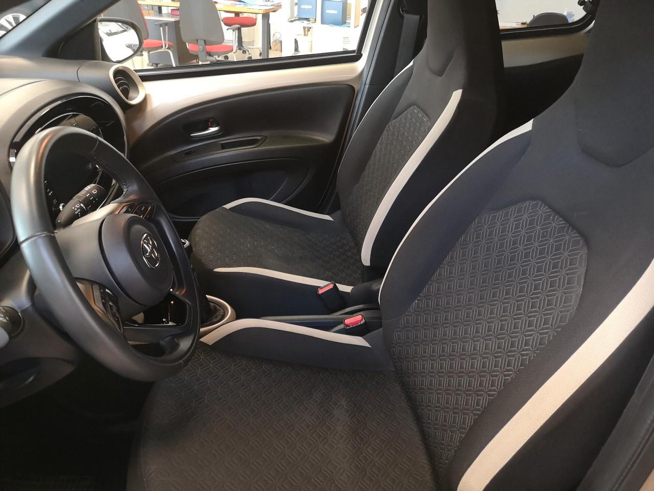 Toyota Aygo X 1.0 VVT-i 72 CV 5 porte Trend