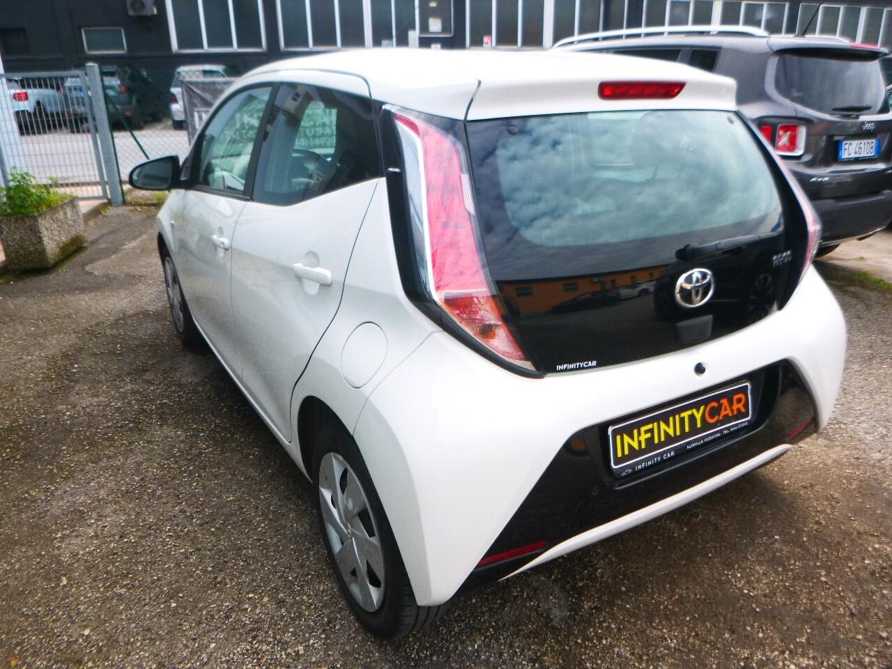 Toyota Aygo 1.0 VVT-i 69 CV 5 porte x-play MMT NEOPATENTATI