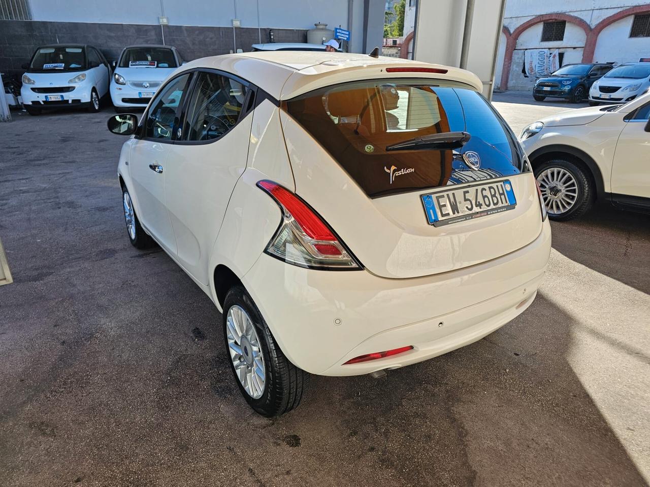 Lancia Ypsilon 0.9 TwinAir 85 CV 5 porte Metano Ecochic Gold
