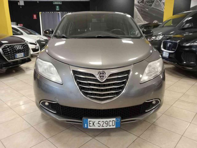 LANCIA Ypsilon 1.2 69 CV 5 porte ** OK NEOPATEN. **