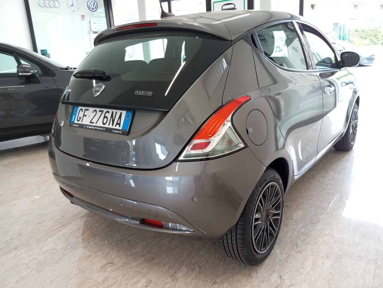 Lancia Ypsilon 1.0 FireFly 5 porte S&S Hybrid Ecochic Silver