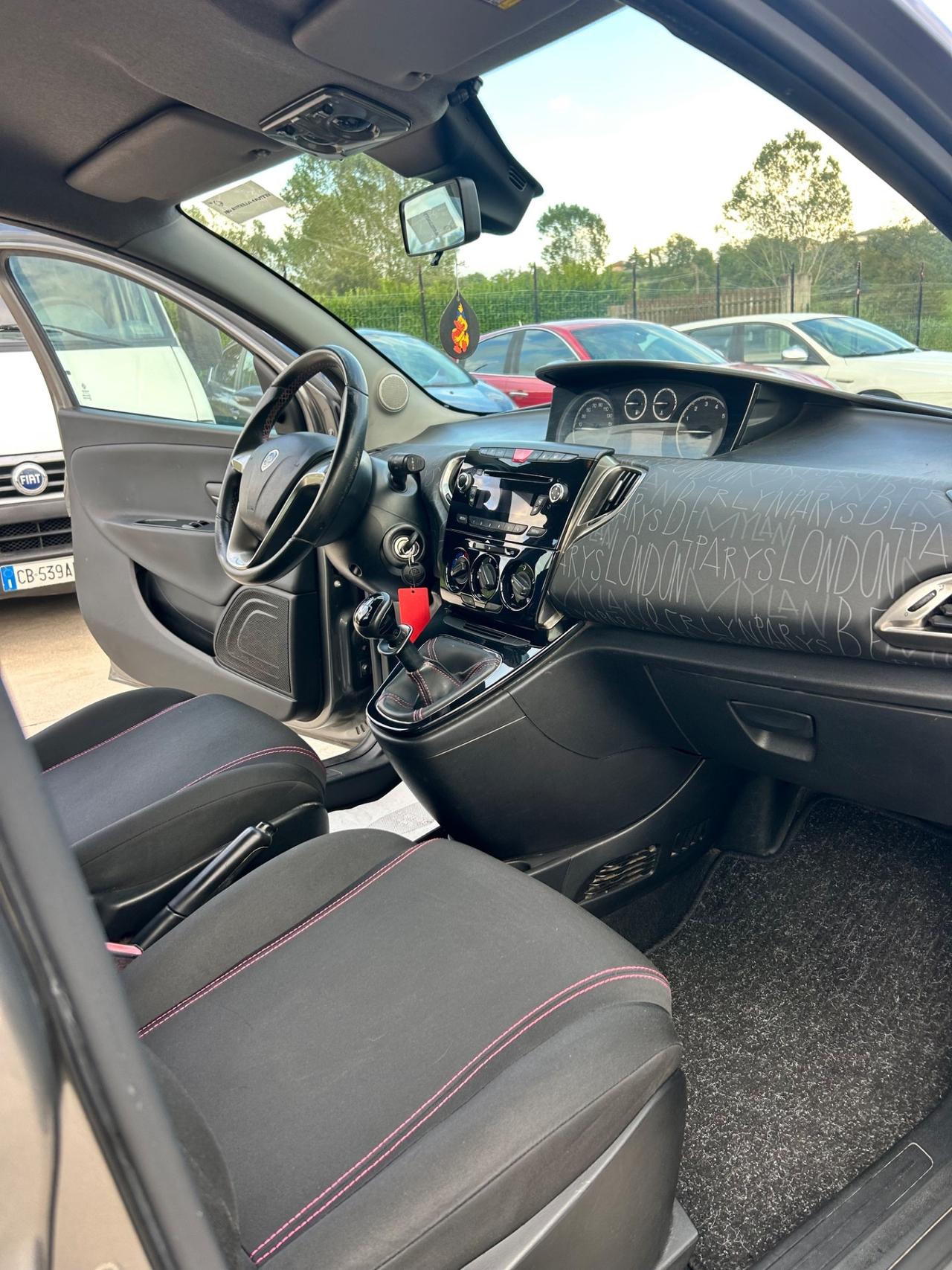 Lancia Ypsilon 1.2 69 CV 5 porte S&S Gold