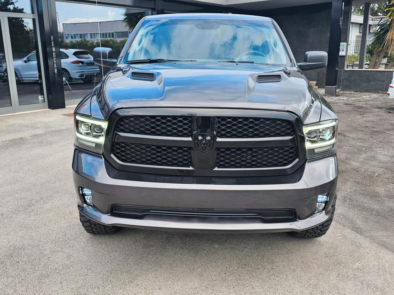 Dodge RAM 1500 5.7 V8 Crew Cab Classic at8 - N1 6 POSTI