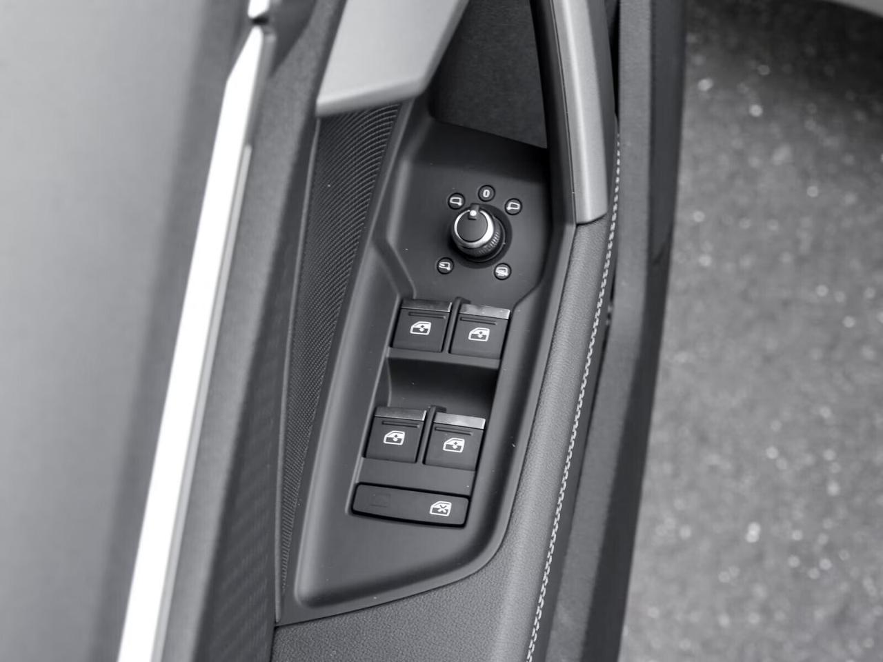 Bmw 118 d 5p. Msport SEDILI M-PERFORMANCE / NAVI / LED / Head-Up Display