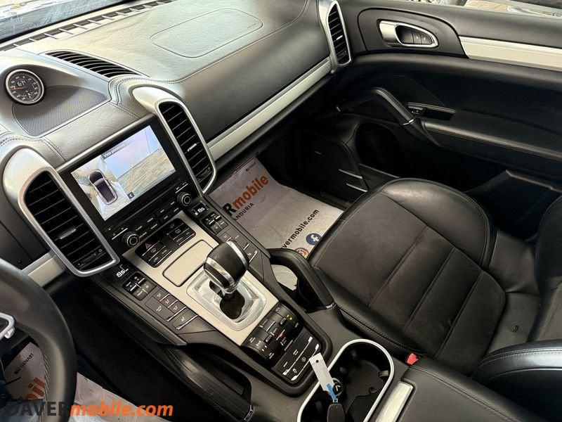 Porsche Cayenne 3.0 Diesel Pure green Platinum Edition