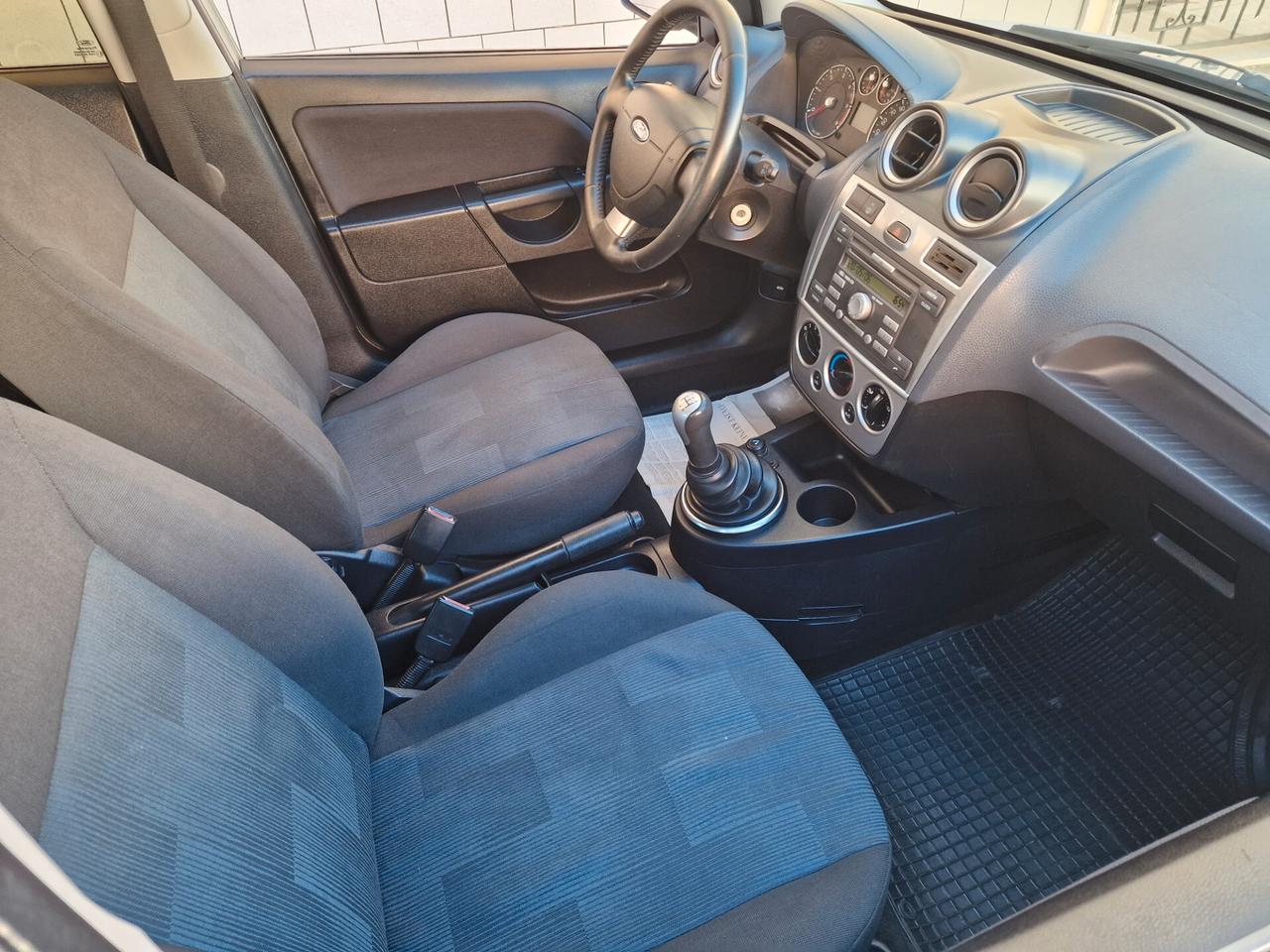 Ford Fiesta 1.4 GASOLIO (GANCIO TRAINO)
