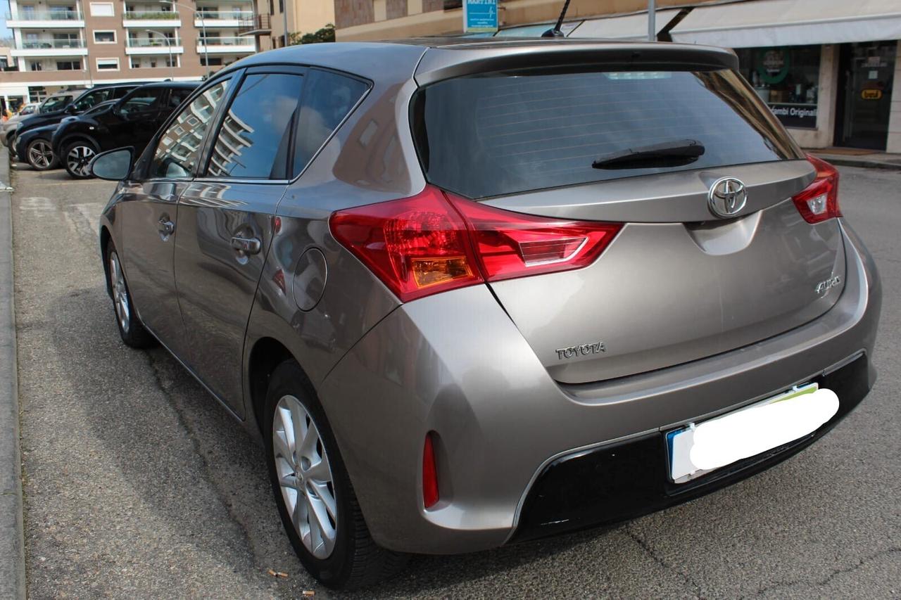 Toyota Auris 1.4 D-4D Active
