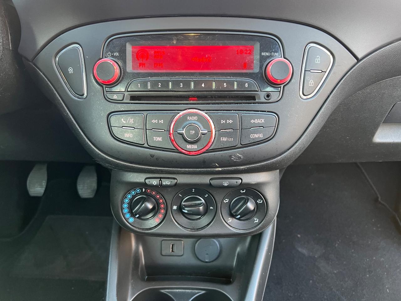 Opel Corsa 1.2 5 porte 4 cilindri