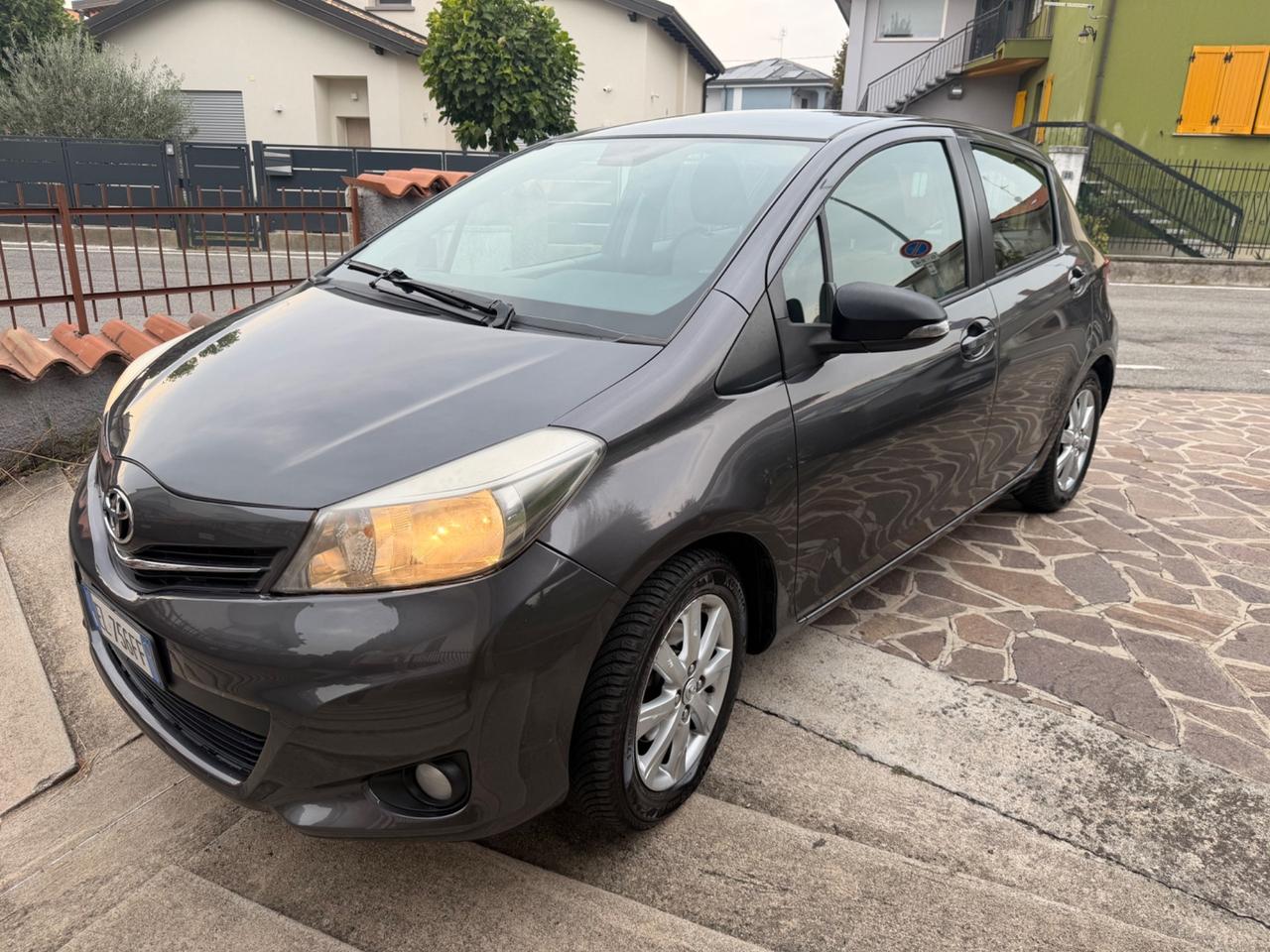 Toyota Yaris 1.3 3 porte Lounge CVT Stop & Start