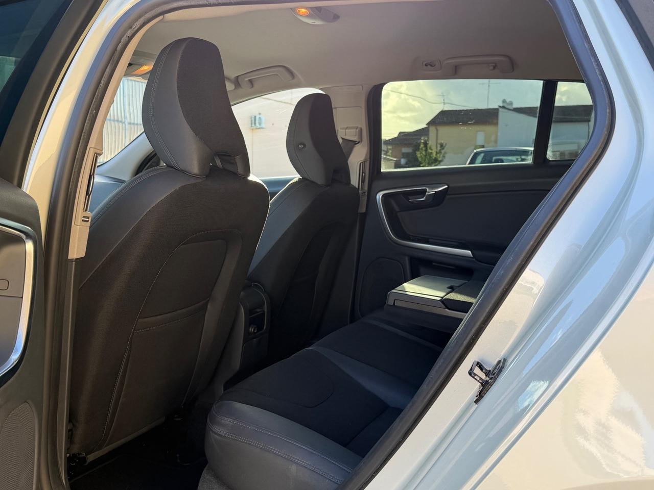 Volvo V60 D3 163CV R-design 2012