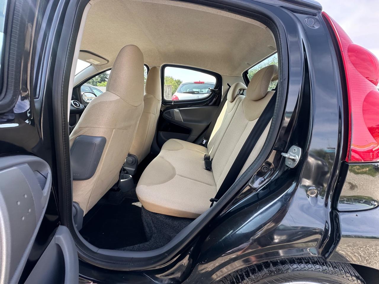 Peugeot 107 1.0 (130.000KM)5PORTE NEOPATENTATI