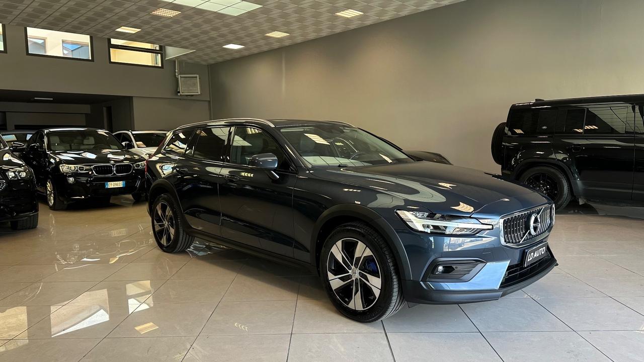 Volvo V60 B4 (d) Geartronic Momentum CROSS COUNTRY 4X4
