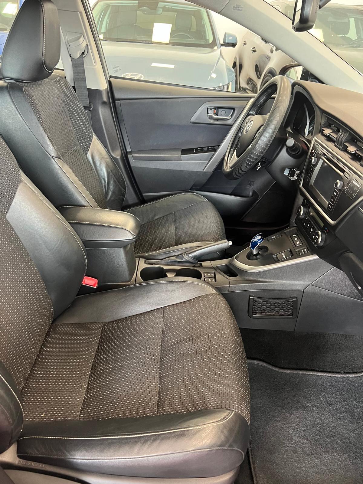 Toyota Auris Touring Sports 1.8 Hybrid Lounge