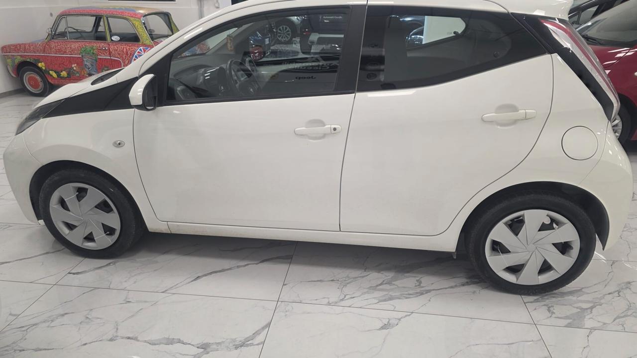 Toyota Aygo 1.0 VVT-i 69 CV 5 porte x-cool
