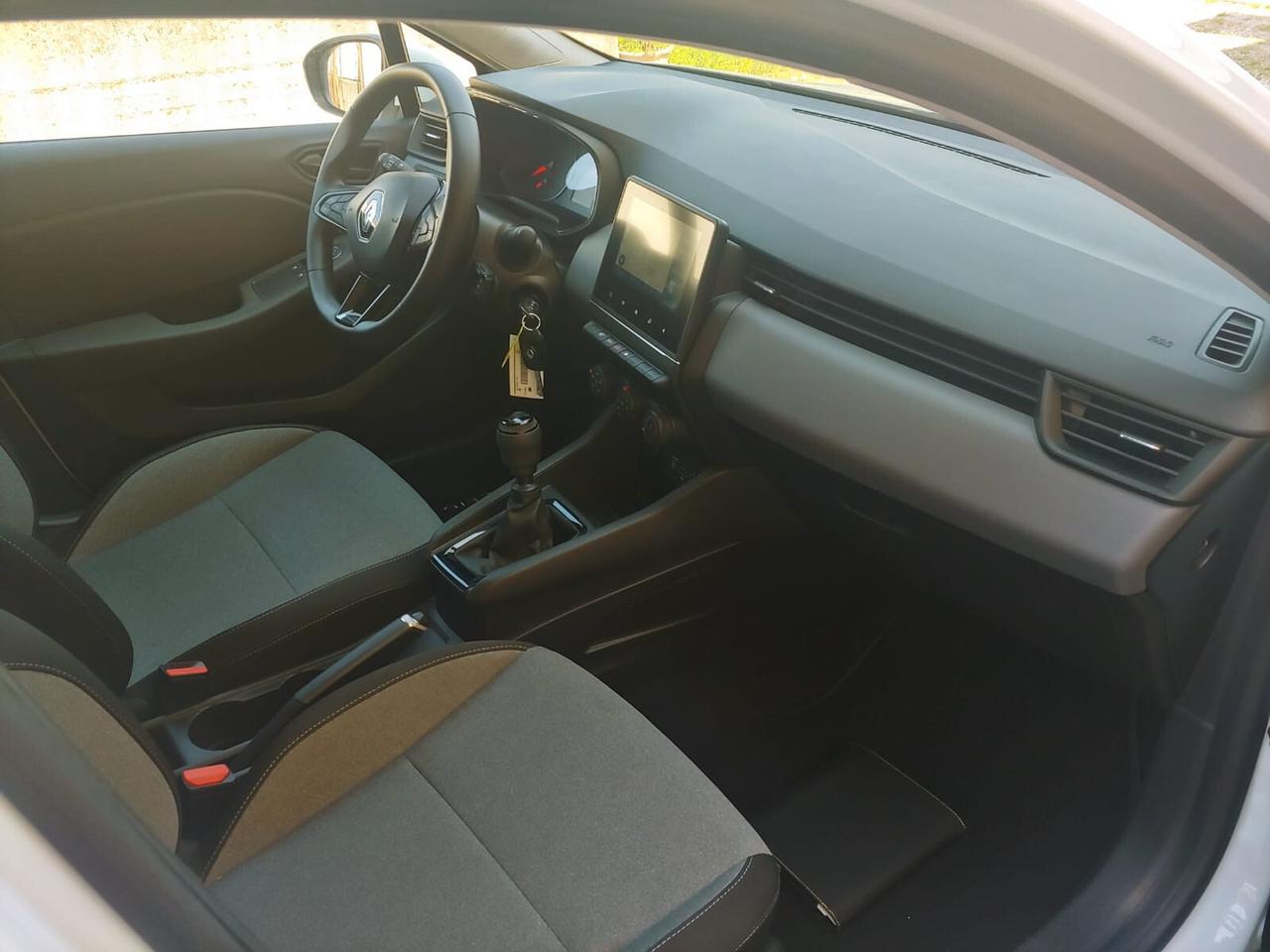 RENAULT Clio TCe 90 CV 5 porte -NAVI-NEOP-FARI LED