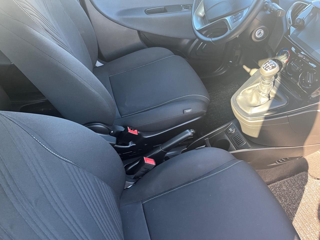 Lancia Ypsilon 1.0 FireFly 5 porte S&S Hybrid Gold Plus