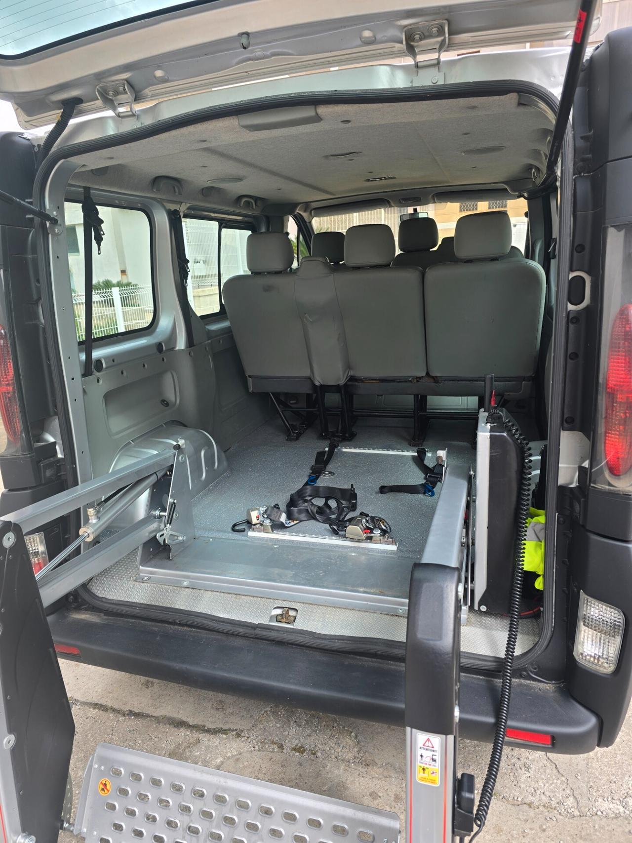 Nissan Primastar C29 6 Posti + Sollevatore idraulico per Carrozzina