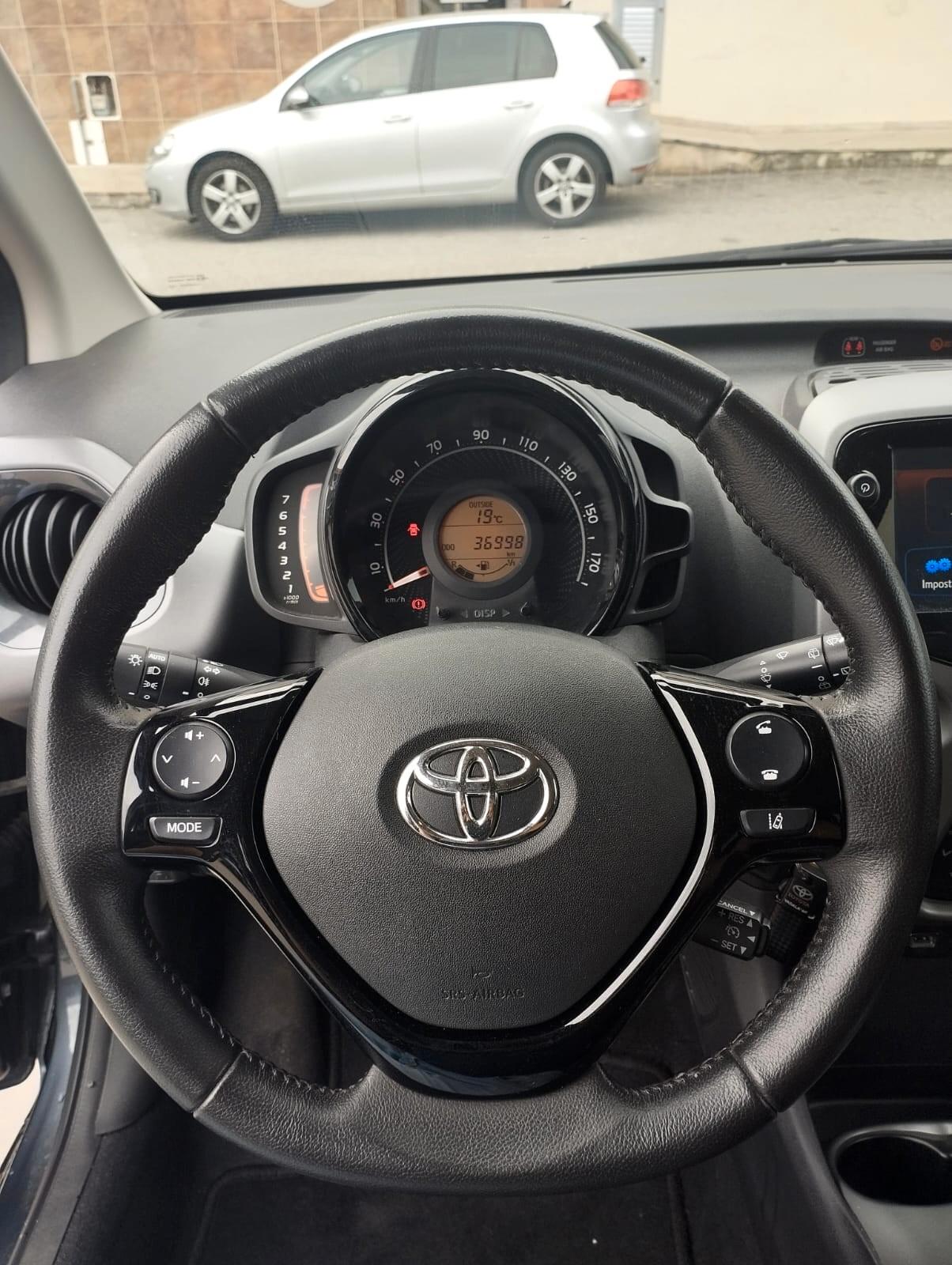 Toyota Aygo Connect 1.0 72 CV 5 porte x-play