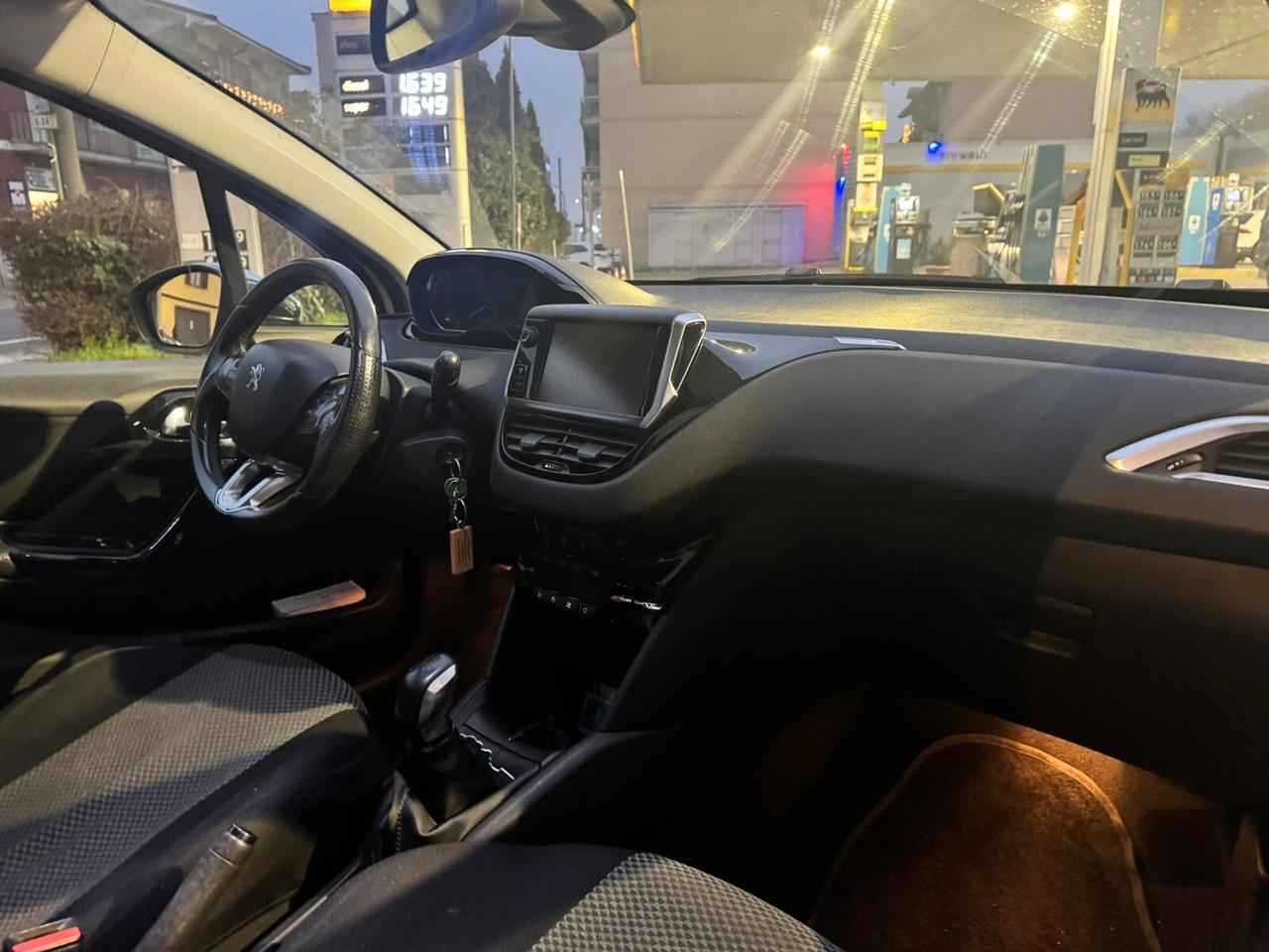 Peugeot 208 1.4 HDi 68 CV 3 porte Allure