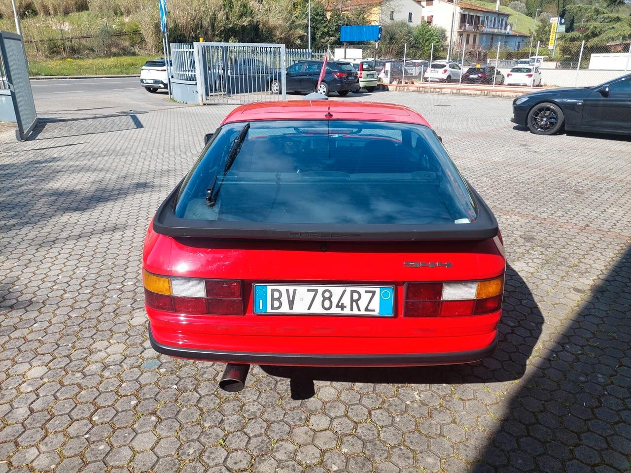 Porsche 944