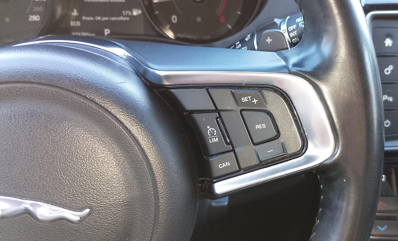 Jaguar F-Pace 2.0cc 180cv PORTFOLIO